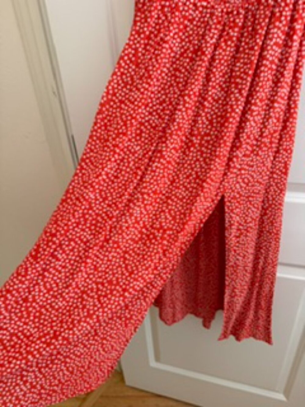 Reformation Size Small Red floral dress midi - excellent condition - Picture 4 of 4
